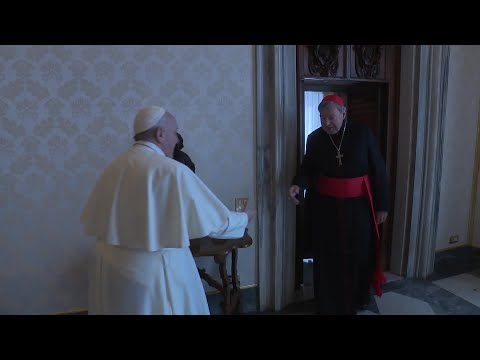 El papa recibió al cardenal australiano absuelto de delitos de pederastia | AFP