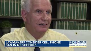 Lawmakers consider banning cell phones in NC classrooms