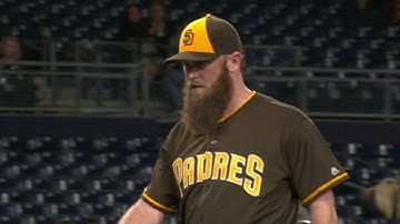 ARI@SD: Quackenbush escapes bases-loaded jam in 10th