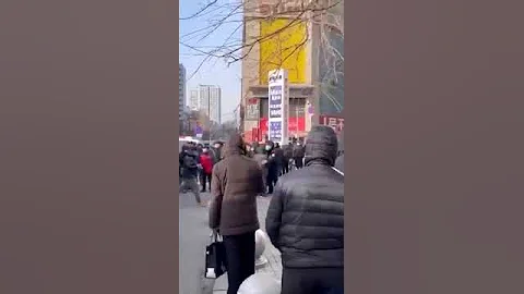 20230215 辽宁鞍钢 退休工人前往市政府询问医保问题 - 天天要闻