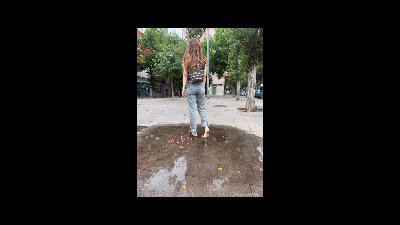 Bfooty Doesn't Wear Shoes During The Warm Months (see description)