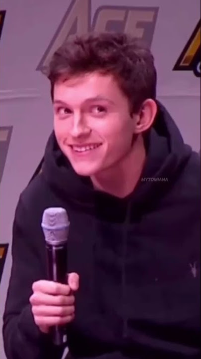 Tom Holland's smile is so cute but when he sticks out his tongue Tom Holland is so hot🤤i need water😷