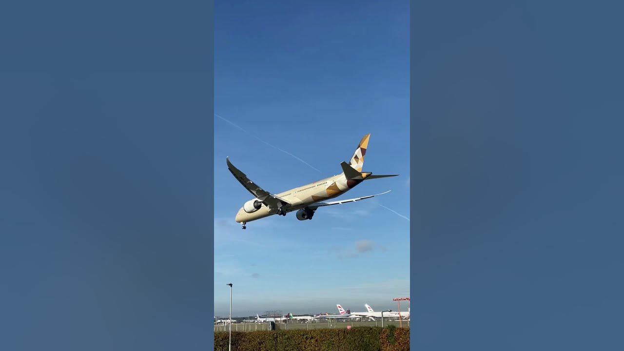 Etihad Airways Boeing 787-10 Dreamliner (EY19) Landing @ London ...