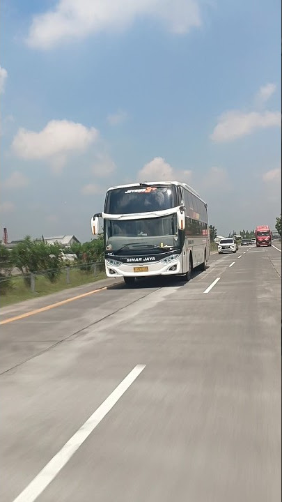 Nyodrek Bus SINAR JAYA Dream Coach By adiputro di Jalan Tol