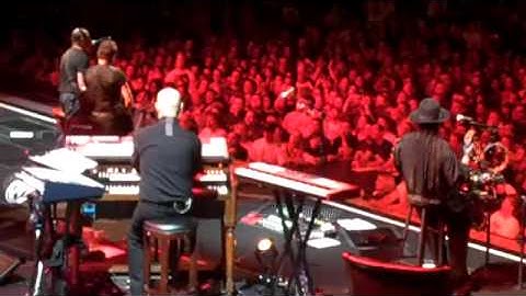 Bruce Springsteen w/ Mike Ness "Bad Luck" 4/16/09 Los Angeles Sports Arena