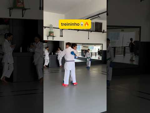 vê até o final pra ver a quedassa que levei haha🥋 Oss #karate #combatsport #martialarts