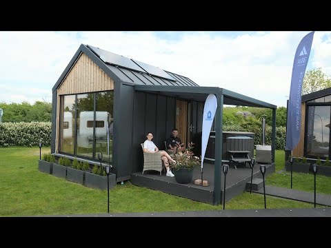 Video: Kleines Haus auf Rädern mit einem intelligenten und modernen Design