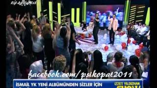 İsmail YK - Gülme Komşuna (İzzet Yıldızhan Show / 26.06.11) Resimi