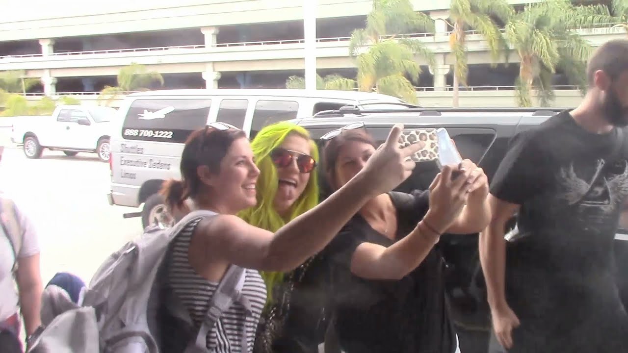 Kesha greets fans before catching a flight at LAX Airport @KeshaRose