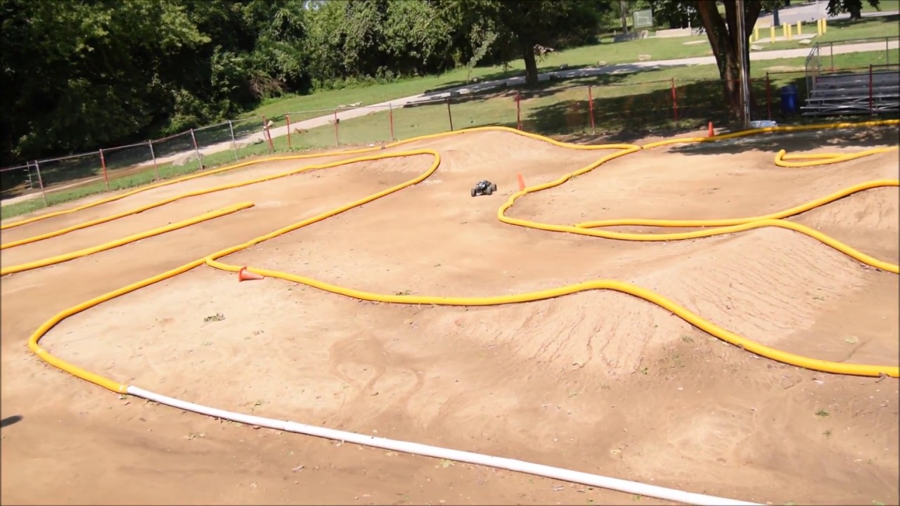 Traxxas XMAXX 8S Saint Louis Dirt Burners YouTube