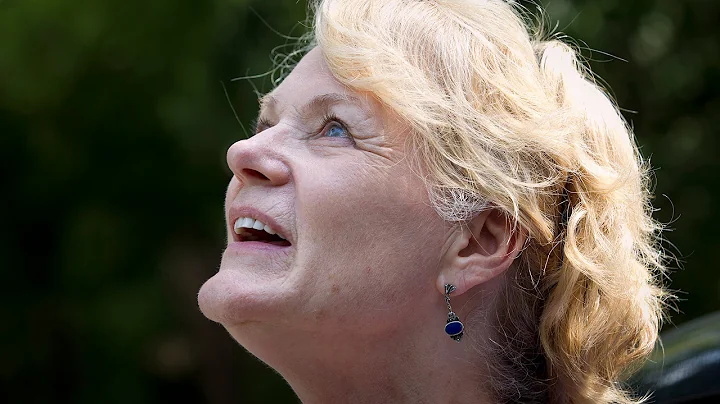 Libby Villari