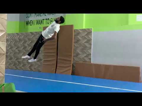 360 Dive roll parkour #360roll #parkour #freerunning #fambo