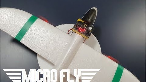 MicroFly, the micro:bit based R/C airplane 自平衡程式化遙控飛機, white airplane on grass, 綠草地飛行