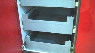 Cajones y gavetas interiores en bajo cocina - YouTube