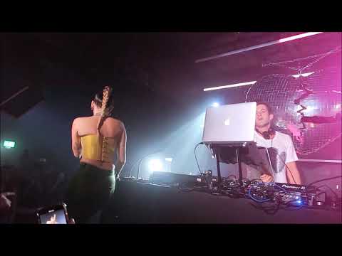 Mark Ronson - Nothing Breaks Like A Heart Ft. Miley Cyrus Live London