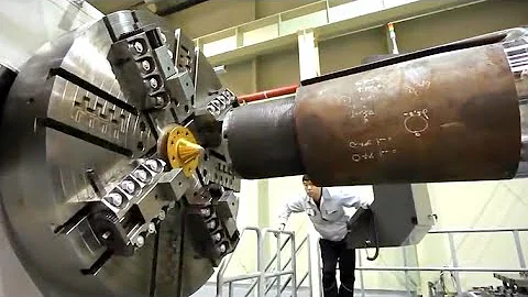 The world's largest lathe in operation