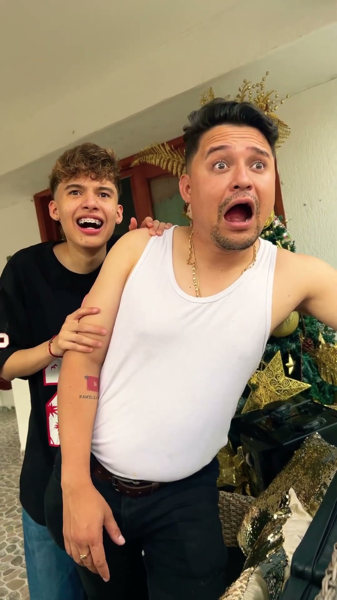VAN A PELEAR??#humor #cosasdefamilia #comedia #cosasdecasa #dúo #comedia #cosasdefamilia #fypシ゚