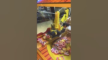 #timezone #viral #trending #shorts #crane #chocolate #win #arcade #clawmachine #gaming #gameplay