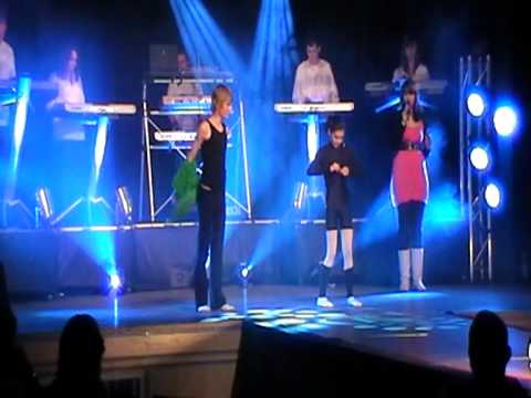 Chander en Jill dansen op You raise me up (versie Josh Groban) tijdens Keyboardspektake...  2010 Rees