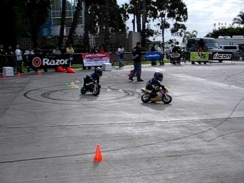 Mini Razors Racing Razor Mini Motorcycle Race - YouTube