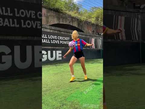 Freestyle Beauty: She Juggles Like a Pro ⚽ #sportinvest #womeninsports #mobygratis #beautifulgirl