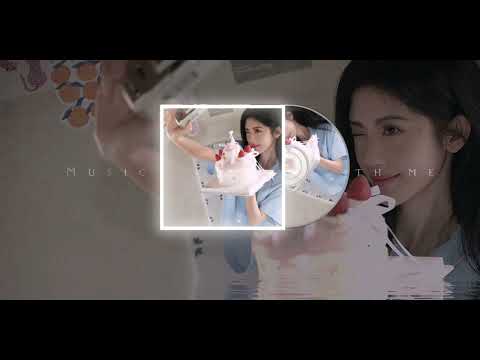 鞠婧祎 落日未眠 微风带来久违的惬意 思绪静默余晖里 夕阳只剩下1 2剪影如远方海底 动态歌词 Lyrics Video