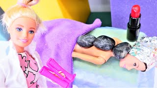 Barbienin Güzellik Salonu. Saç Boyatalım Ve Masaj Yapalım Eğlenceli Video. Kukla Oyunu