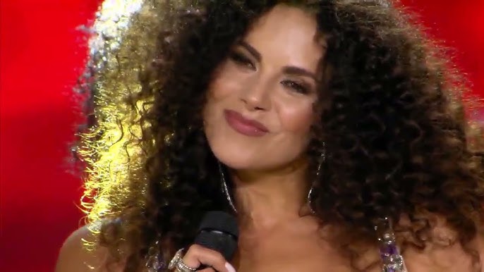 Жігіт бөтелкені бөксесіне тығып алды.