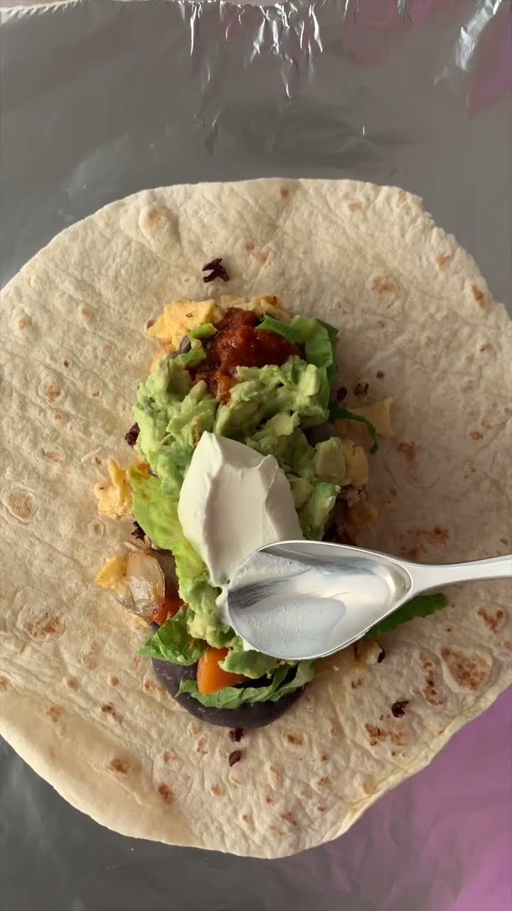 Vegetarischer Burrito mit Süßkartoffeln und schwarzen Bohnen - YouTube