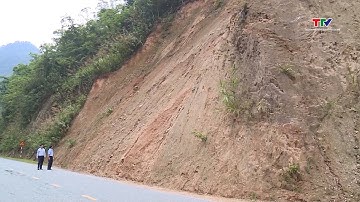 Nguy cơ mất an toàn giao thông do sạt lở đất, đá trên Quốc lộ 15C