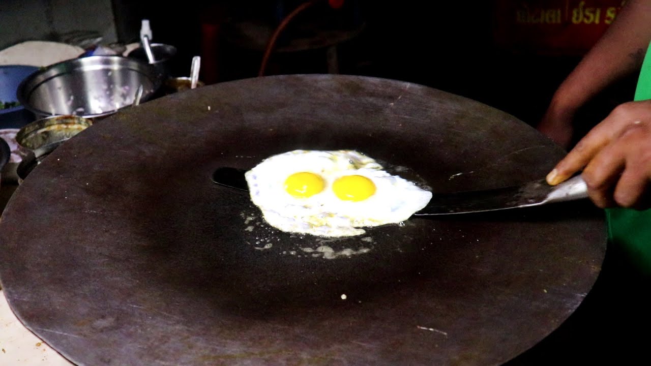 Reeya Omelete Special Cham Cham Egg Dish | Amazing Skill To Make Egg Omelette | Indian Street Food | Street Food Fantasy