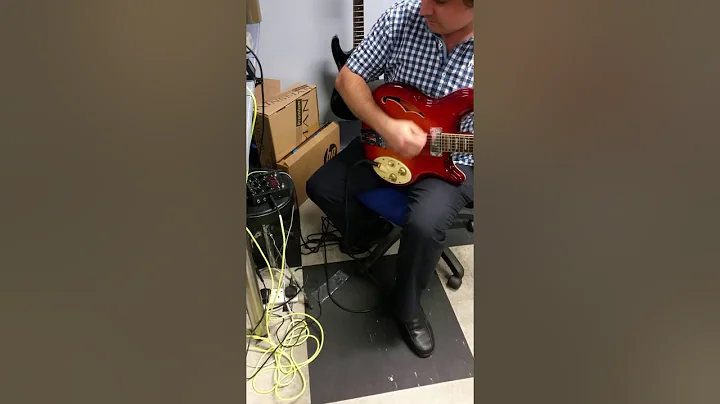 Digitech Trio + . Quick Demo by Michael Collinson