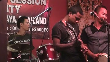 Thai bands in New Garden outside Pattaya