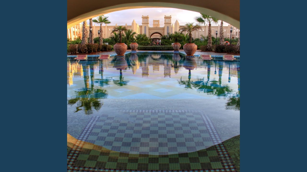 Hot Backdrops for Hotel Bars