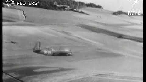 Dramatic low level flying bomber footage (1943)