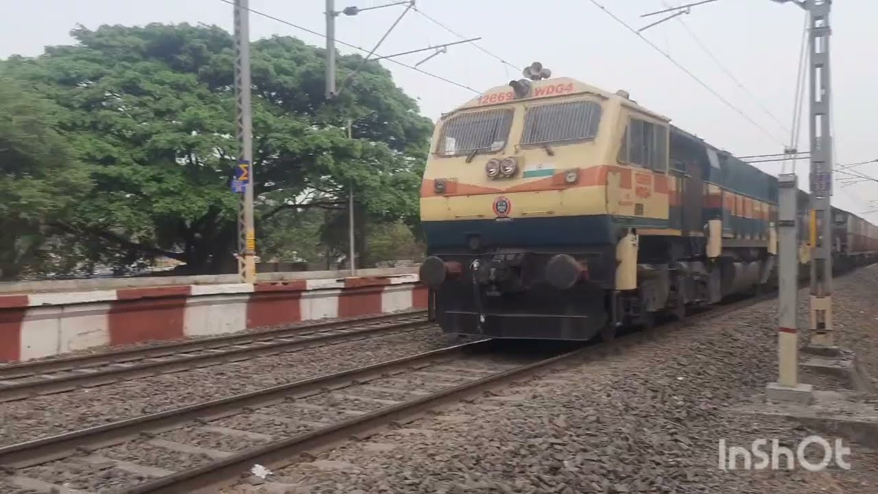 A Wonderful Evening at Pimpri - Speeding Trains and The Beauty of Duronto is priceless!