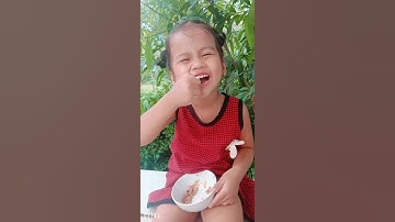 Ăn xoài non chấm muối ớt và cái kết hài nhất quả đất 🤣🤣🤣Bé Ny Ngọc 😚