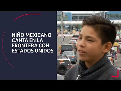 Niño mexicano canta en la frontera con Estados Unidos