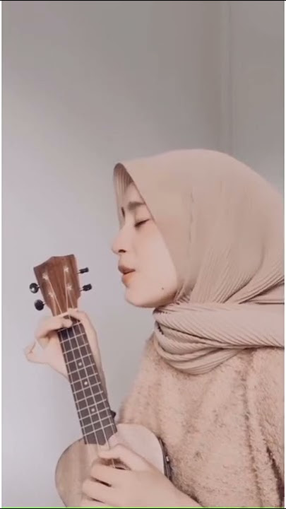 yang kalian cari'nie guyss , cover hal hebat by dinda alfa regina viral banget