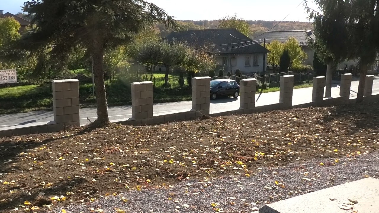 Stavba nového plota na cintoríne v Kokošovciach 23. 10. 2021