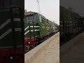 26 dn bahuddin zakriya express arriving shahdadpur