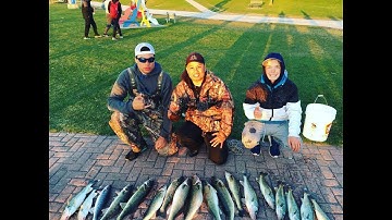 HOW TO Vertical Jig for SHORE Walleye JIGGING TUTORIAL ( BEST Tips, Tricks and Techniques)