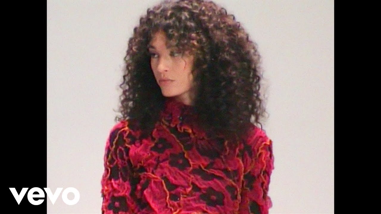 在 YouTube 上观看 Jäde - Lipstick (Clip officiel) 在 YouTube 上观看 Jäde - Lipstick (Clip officiel)