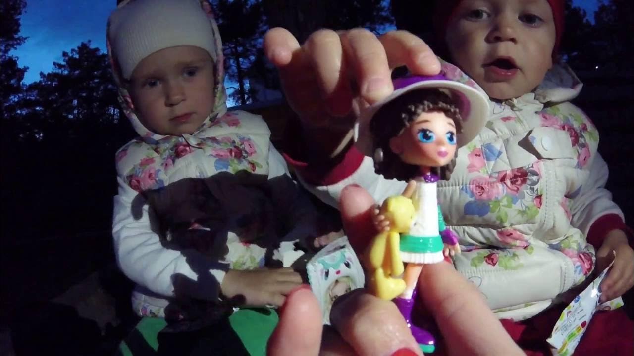 Младшая сестренка видео. Младшая сестра парадеевича. Плюсы и минусы младшей сестры и младшего брата. Младшая сестренка видео. Девочки подружки.