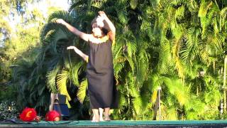 Hula Dancing Class : The Professionals Dancing Hula (Maui live)