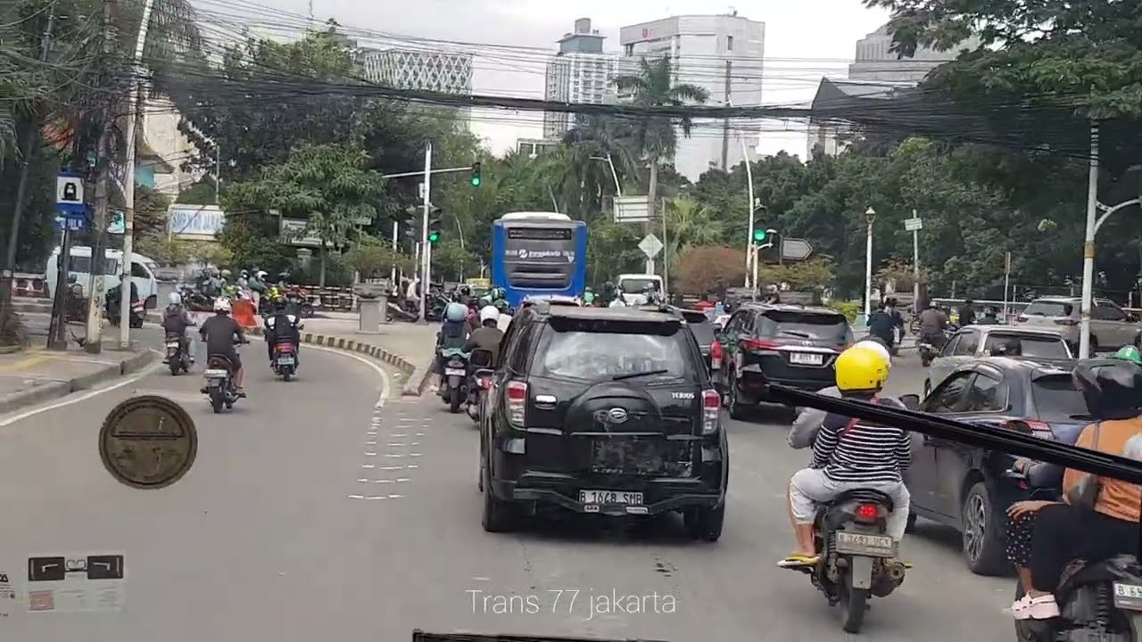 BUS LISTRIK MEMBUAT PERJALANAN TERASA BEDA 