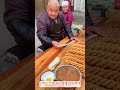 「作業現場」の手作り麻花、受け継がれる2人の職人技と油の温度でカリッと揚げる伝統の味