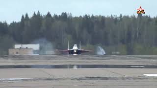 #МинобороныLive: Авиашоу пилотажных групп ВКС России в честь 75-летия Великой Победы