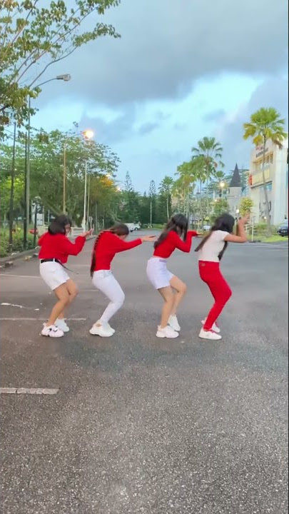 Tiktok Hot Goyang pinggul gawok jeder duaarrrr 🤣 #shorts​
