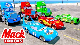 Crazy Cars race with Lightning McQueen, King Dinoco 43 and Chick Hicks! Mack trucks and trailers!